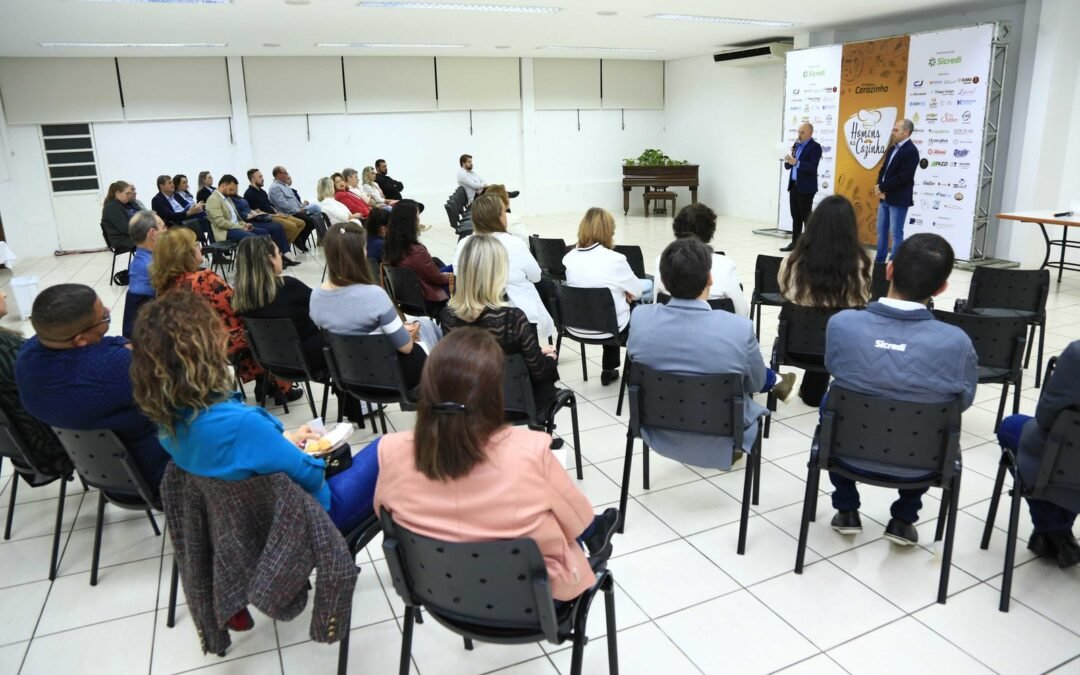 ENTREGA DAS DOAÇÕES DO 3º HOMENS NA COZINHA