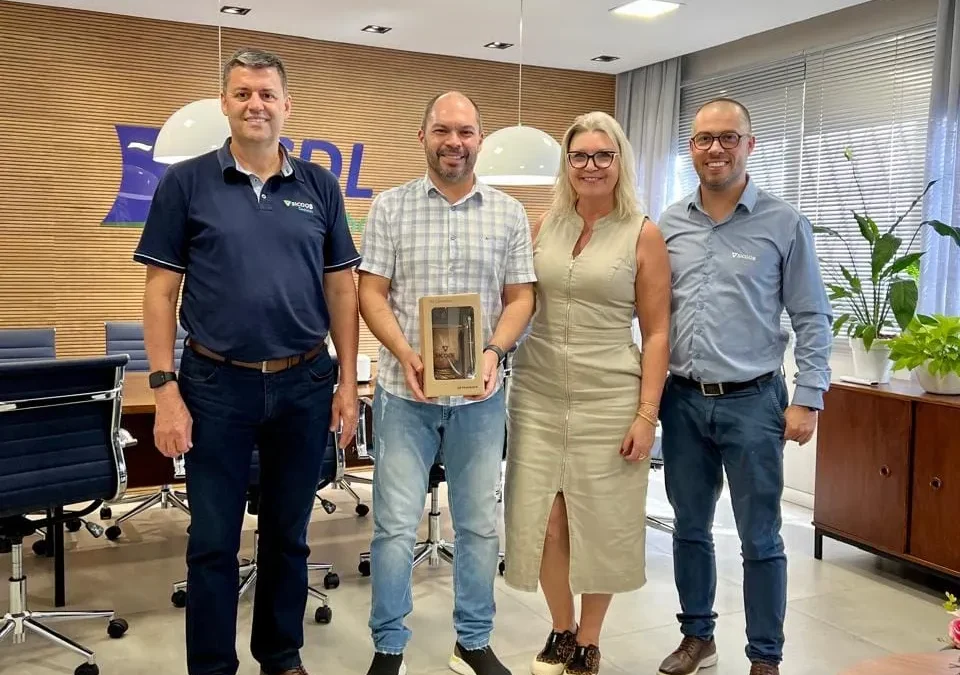 Presidente do Sicoob Creditaipu visita a CDL Carazinho