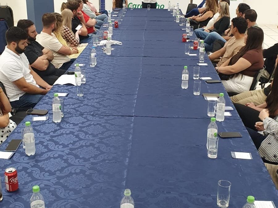 Noite do Hambúrguer da CDL Jovem promove networking entre empreendedores