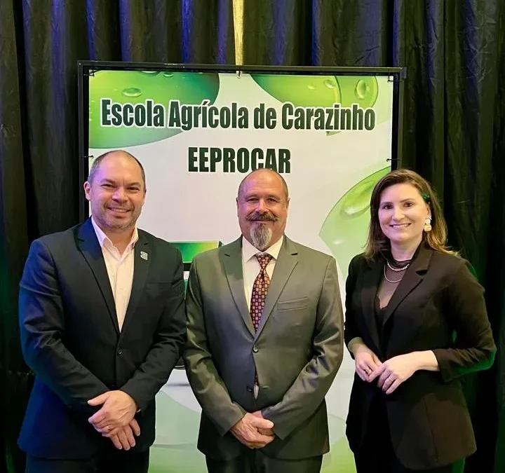 CDL prestigia os 50 anos da EEPROCAR