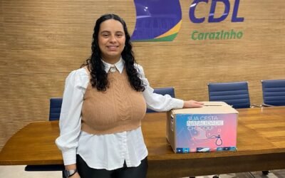 Colaboradora da CDL recebe cesta natalidade